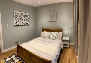 Uma cama ou camas num quarto em Stunning 1-Bed Apartment in London