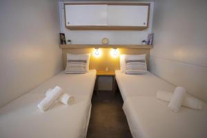 Postel nebo postele na pokoji v ubytování RELAX Mobile Home Camp Basko Polje #NEW2022