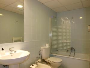 a bathroom with a sink and a toilet and a mirror at Alojamiento ciudad las artes in Valencia