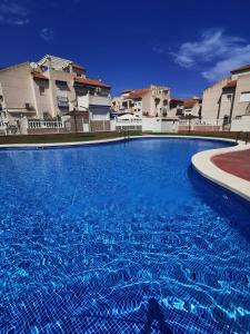 Bazén v ubytování APARTAMENT ORIHUELA COSTA PLAYA FLAMENCA nebo v jeho okolí