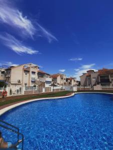 Bazén v ubytování APARTAMENT ORIHUELA COSTA PLAYA FLAMENCA nebo v jeho okolí