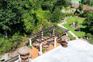 an overhead view of a garden with tables and chairs at Hotel Cabo Festiñanza in Sanxenxo