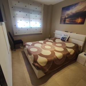 Un pat sau paturi într-o cameră la Piso Costa Peñíscola Inmomart
