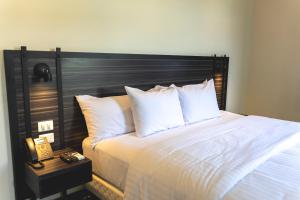 a bedroom with a large bed with white pillows at Hotel La Nacional By Kavia in Mérida