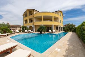 an image of a villa with a swimming pool at B&B Villa Oasa 2 in Rovinj