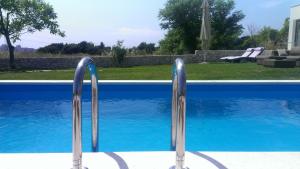 Bazén v ubytovaní Luxury Villa Luminosa alebo v jeho blízkosti
