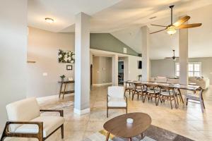 Khu vực ghế ngồi tại 2 Mi to City Center Spacious Port St Lucie Home!