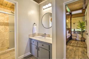 Chic Waikoloa Condo with Lanai and Complex Pools!的一间浴室