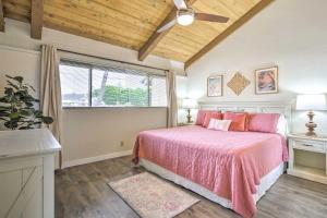 Chic Waikoloa Condo with Lanai and Complex Pools!客房内的一张或多张床位