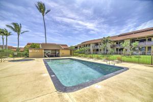 Majoituspaikassa Chic Waikoloa Condo with Lanai and Complex Pools! tai sen lähellä sijaitseva uima-allas