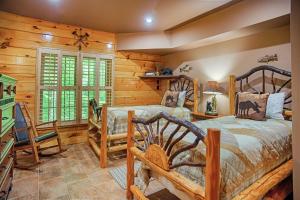 Gallery image of Iron Mountain Lodge - Beautiful Cabin With Forest & Mountain Views! in Butler