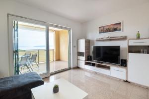 A television and/or entertainment centre at Seaview apartment Lea