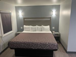 Кровать или кровати в номере 112 Motel