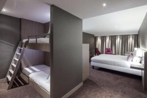 Postel nebo postele na pokoji v ubytování Van der Valk Hotel Haarlem