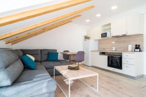 Kuchyňa alebo kuchynka v ubytovaní Apartmani Kralj