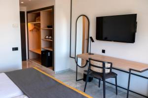 TV a/nebo společenská místnost v ubytování URH Sitges Playa