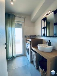 Koupelna v ubytování Seascape Apartment with breath taking view