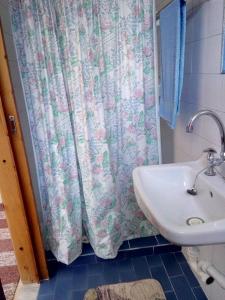 Ванная комната в VILLA KALOUDIS