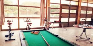 Billard dans l'établissement Les Chalets de Moulière
