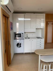 Kuchnia lub aneks kuchenny w obiekcie Loft luminoso Alcorcón M-40 Madrid