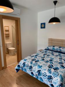 Llit o llits en una habitació de Loft luminoso Alcorcón M-40 Madrid