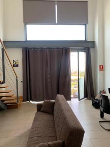 Część wypoczynkowa w obiekcie Loft luminoso Alcorcón M-40 Madrid