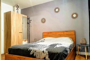 Posteľ alebo postele v izbe v ubytovaní Charming T2 Equipped 1min Walk To Beaches