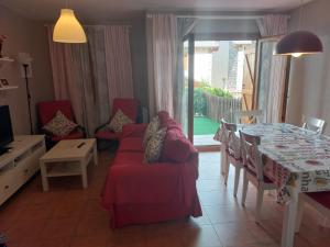 a living room with a table and a dining room at Pico Argualas in Villanúa