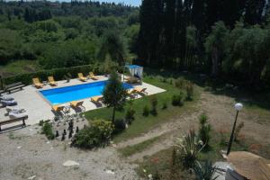 Bazén v ubytování Ilias Apartments nebo v jeho okolí