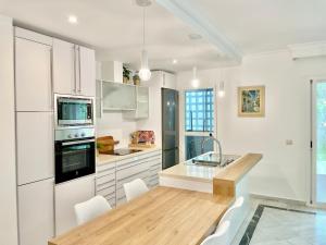 Galeriebild der Unterkunft Hacienda de los Nagueles Golden Mile - EaW Homes in Marbella