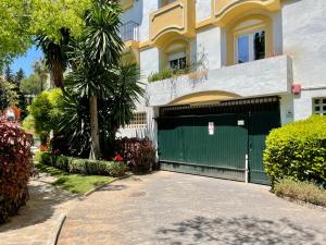 Galeriebild der Unterkunft Hacienda de los Nagueles Golden Mile - EaW Homes in Marbella