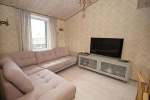 TV a/nebo společenská místnost v ubytování Apartment with private garden and large balcony