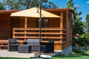 a cabin with a table and chairs under an umbrella at Encosta do Sonho in Vieira do Minho