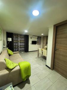 Khu vực ghế ngồi tại Naxos Apartments