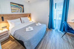 Łóżko lub łóżka w pokoju w obiekcie PINNA RESIDENCE - Supin