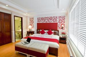 Katil atau katil-katil dalam bilik di La Beaute De Hanoi Hotel