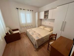 Postel nebo postele na pokoji v ubytování Apartments Villa Emilija