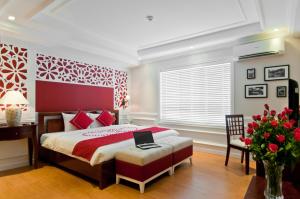 Katil atau katil-katil dalam bilik di La Beaute De Hanoi Hotel