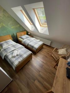 Giường trong phòng chung tại Bacówka Polany