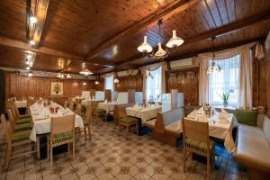 Restoranas ar kita vieta pavalgyti apgyvendinimo įstaigoje Hotel Restaurant Schwarzer Adler