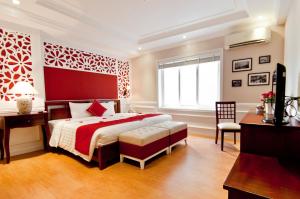 Katil atau katil-katil dalam bilik di La Beaute De Hanoi Hotel