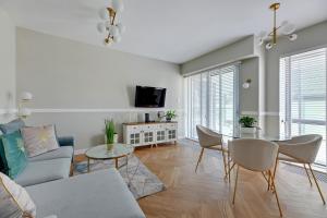Televízia a/alebo spoločenská miestnosť v ubytovaní Wave Apartments - Yacht Park
