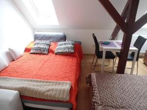 מיטה או מיטות בחדר ב-Suite Ohrada