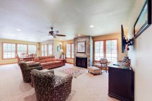 a living room with a couch and a fireplace at JG Farm Lake Retreat in Joseph