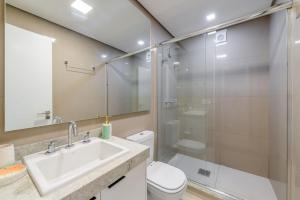 a bathroom with a sink and a toilet and a shower at Trend Nova Carlos Gomes - 406 in Porto Alegre