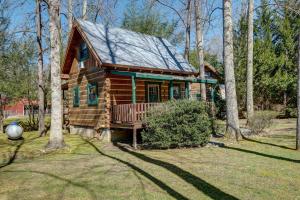 a log cabin in the woods with trees at Cobb Creek Cabins in Murphy