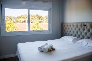 Postel nebo postele na pokoji v ubytování Locar-in Canela - Apto junto a Rua Coberta Canela