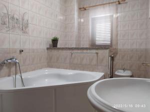 Kúpeľňa v ubytovaní Apartments and room Suza + 37 fotografií