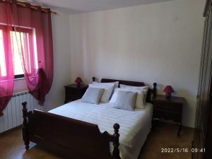 Posteľ alebo postele v izbe v ubytovaní Apartments and room Suza