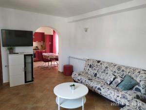 Imagem da galeria de Apartments and room Suza em Senj